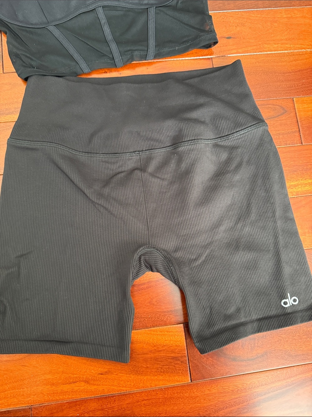ALO Yoga Black Athletic Set Size M - Picture 3 of 6